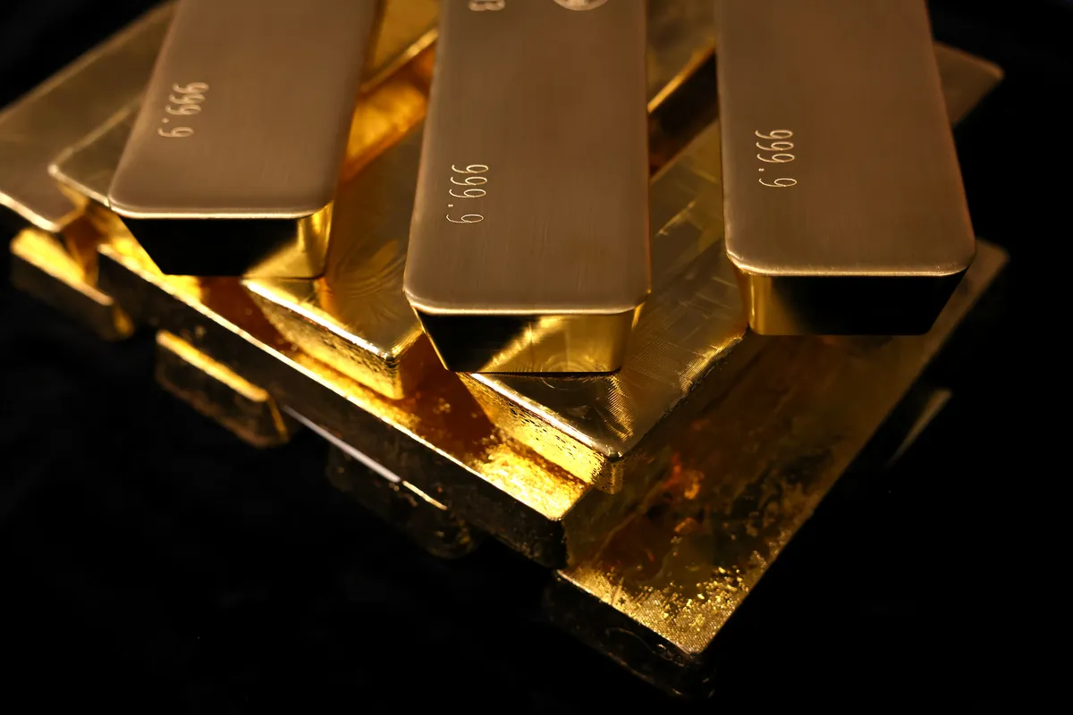 彭博：中东冲突加剧避险需求黄金小幅走高