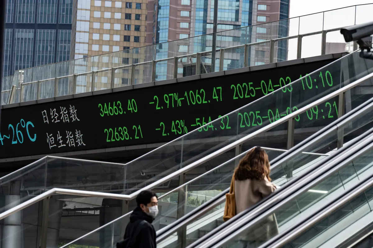 彭博市场综述：美国股指期货下跌，因特朗普考虑对伊朗采取打击行动