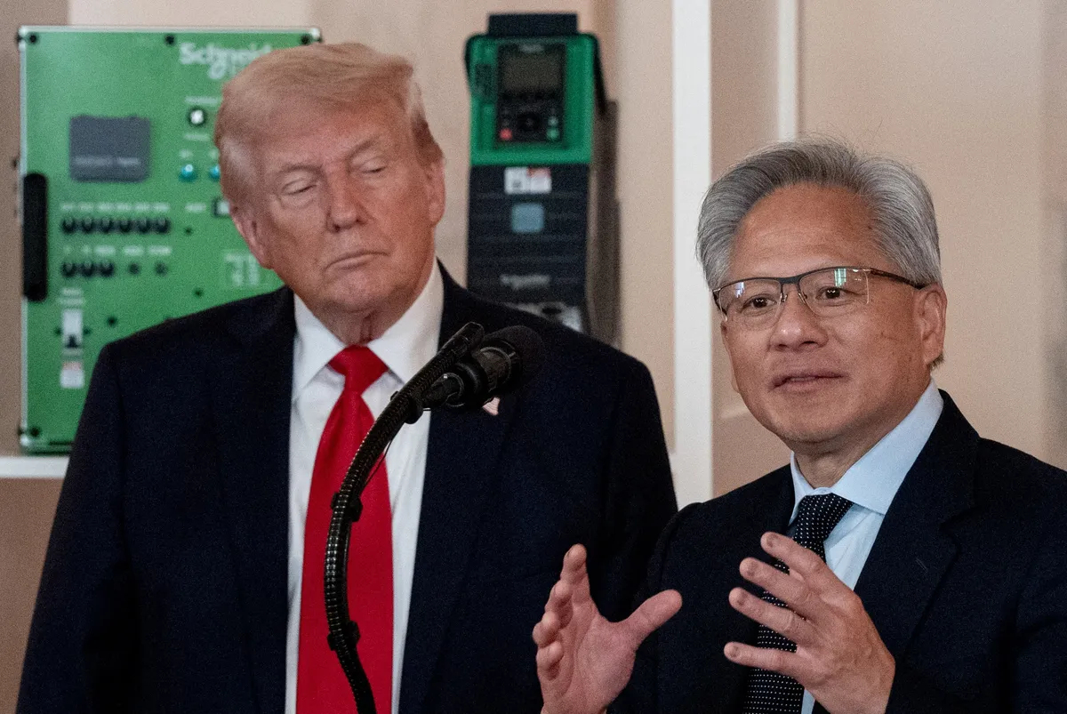 彭博：英伟达黄仁勋在访华前与特朗普会面
