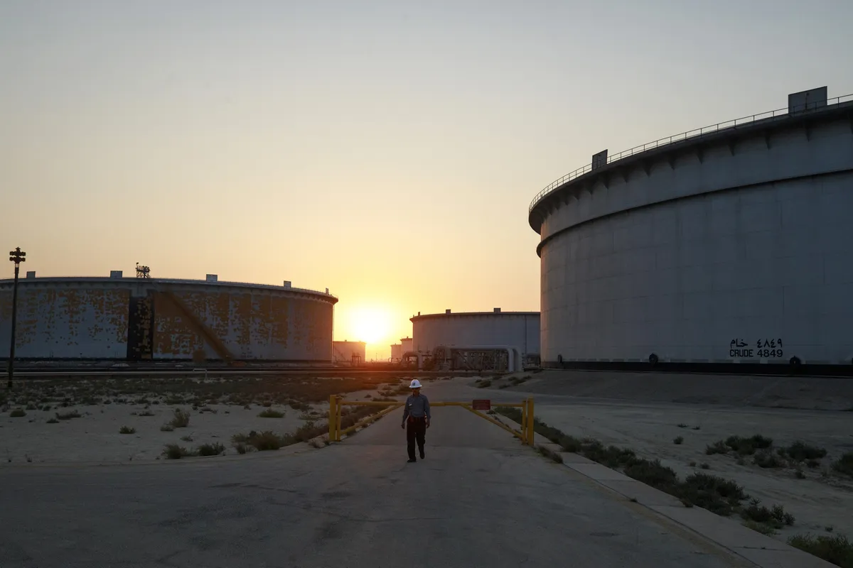 彭博市场综述：石油下跌因OPEC+据称将再次增产