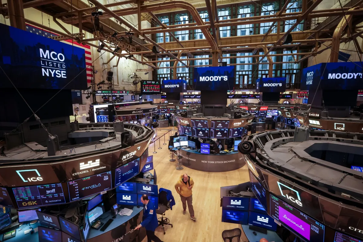 彭博市场综述：股票交易员在科技股下跌后逢低买入