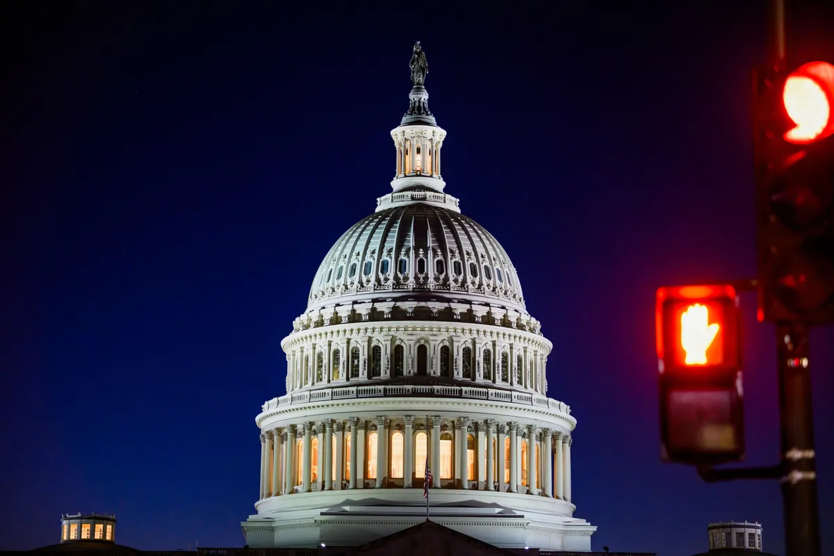 彭博市场综述：股市上涨因市场押注政府停摆即将结束