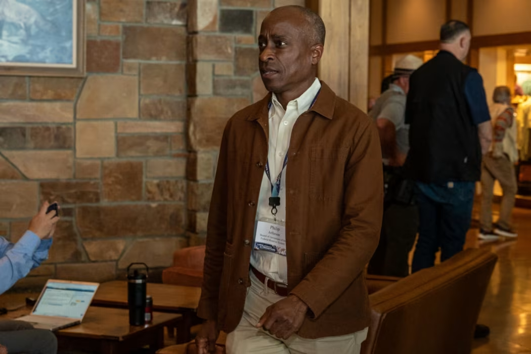 华尔街日报：美联储副主席表示经济权衡证明应缓慢降息