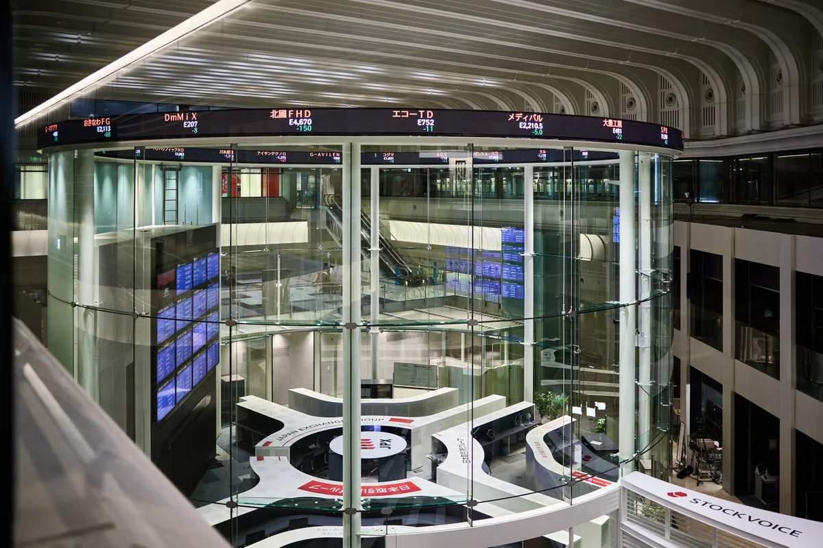 彭博市场综述：亚洲市场准备谨慎开盘迎接繁忙的数据周