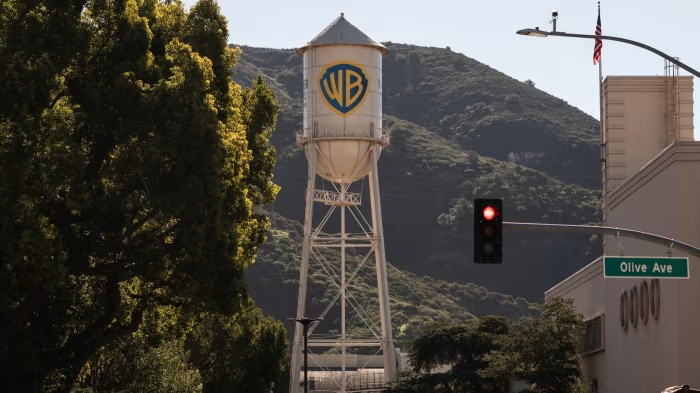 金融时报：派拉蒙以1080亿美元恶意收购强行介入华纳兄弟与奈飞的交易