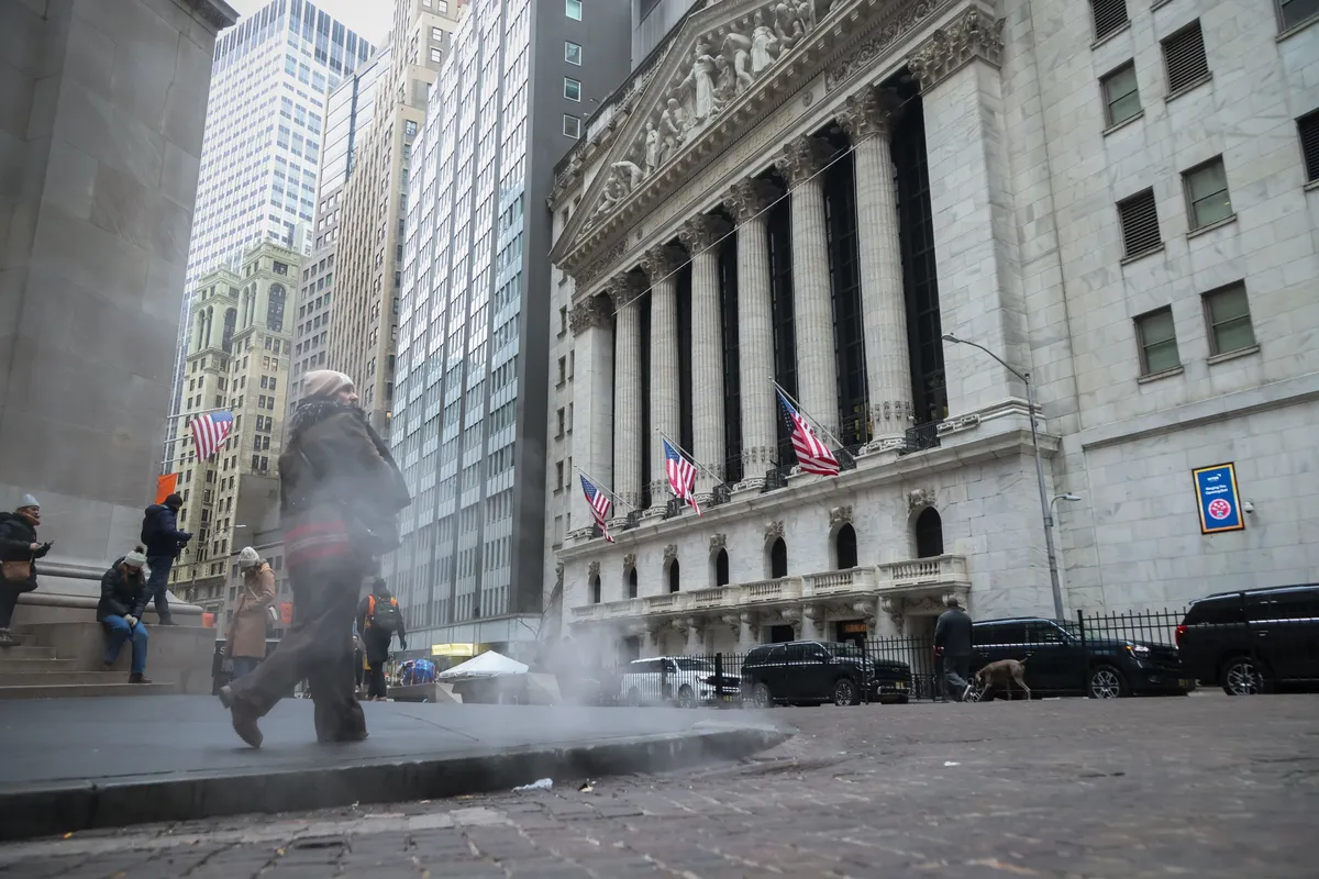 彭博市场综述：美元下跌黄金突破5000美元股市上涨