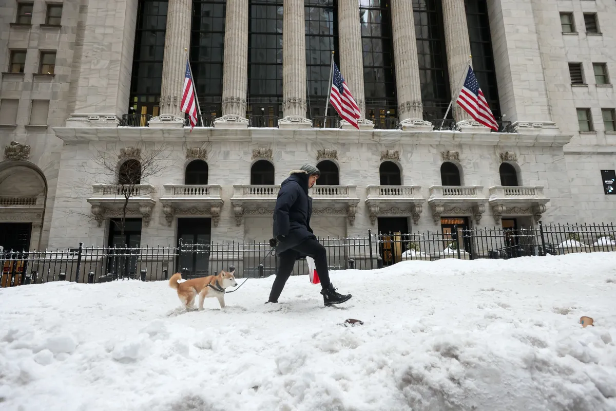 彭博市场综述：标普500指数创历史新高美元抛售加剧