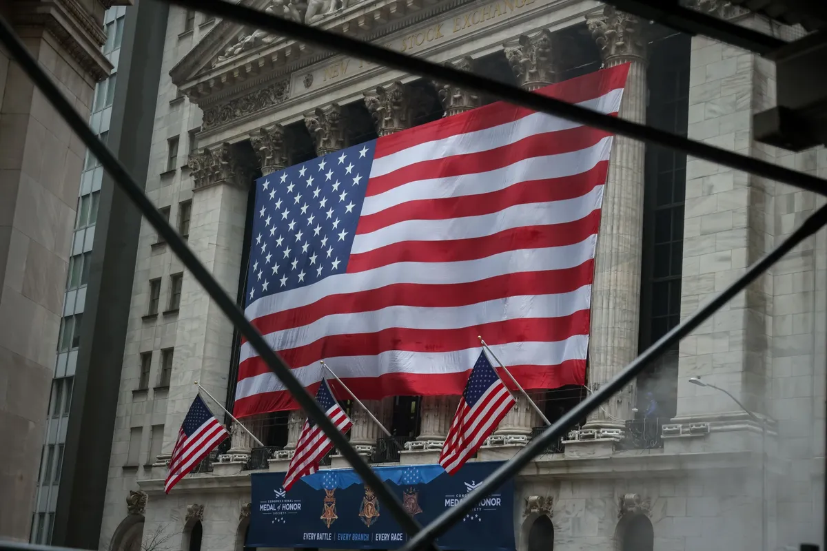 彭博市场综述：特朗普暗示战争可能很快结束股市攀升