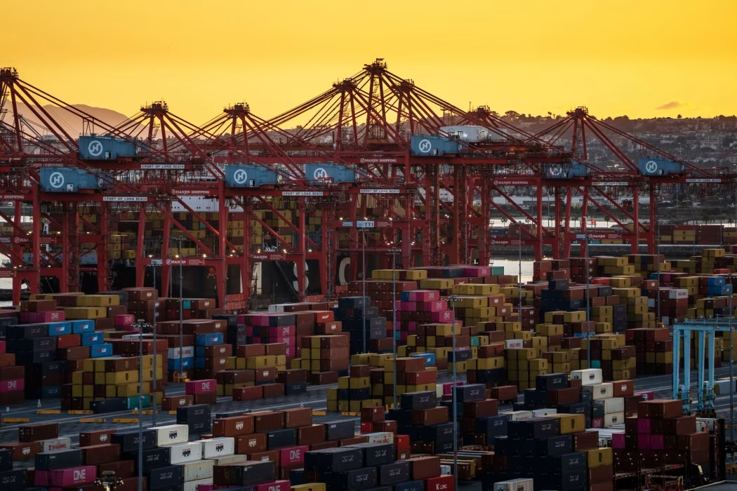 华尔街日报： 美国贸易逆差收窄25%受黄金出口推动