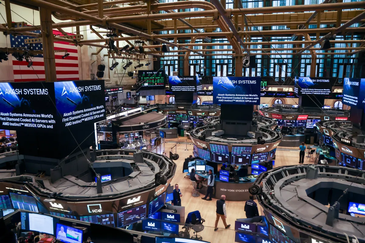 彭博市场综述： 受战争和信贷问题影响，股市下跌，布伦特原油突破100美元