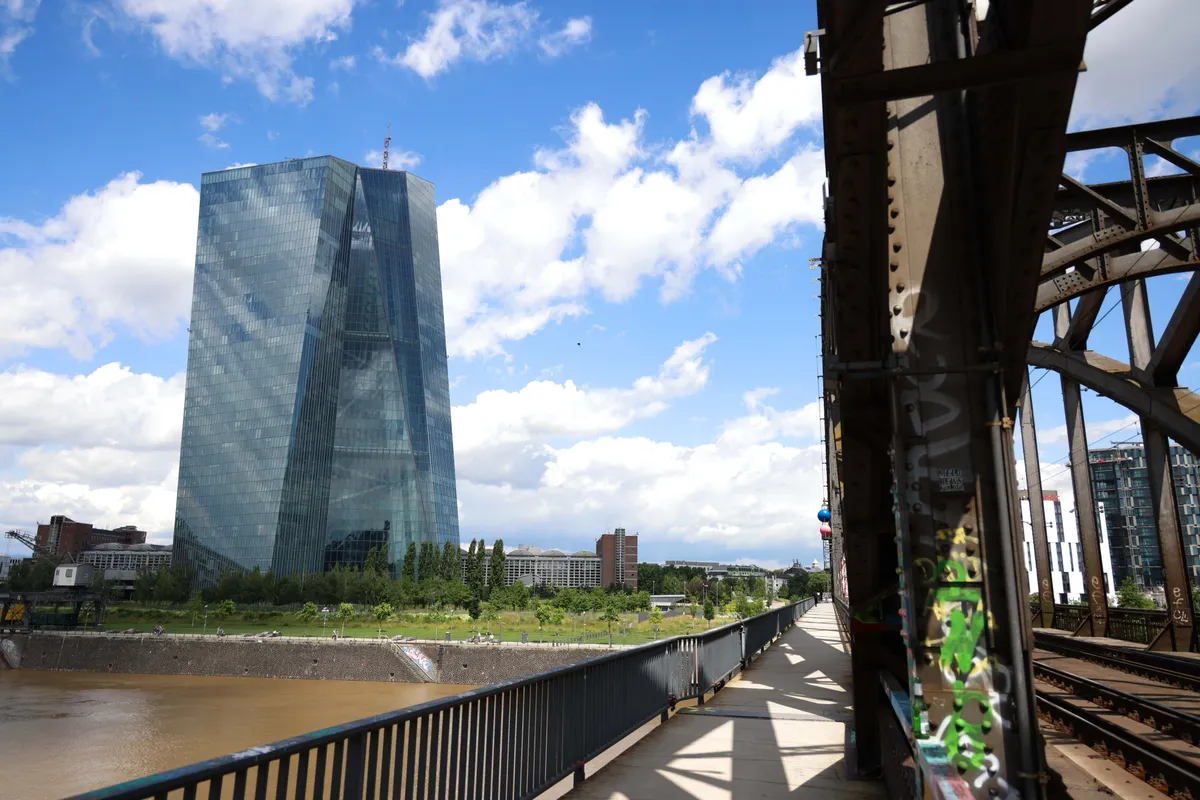 彭博： 交易员押注欧洲央行今年加息两次，因能源价格飙升