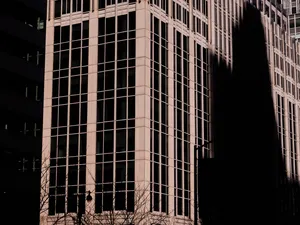 彭博：蓝色猫头鹰在巨额赎回请求后限制私募信贷基金的赎回