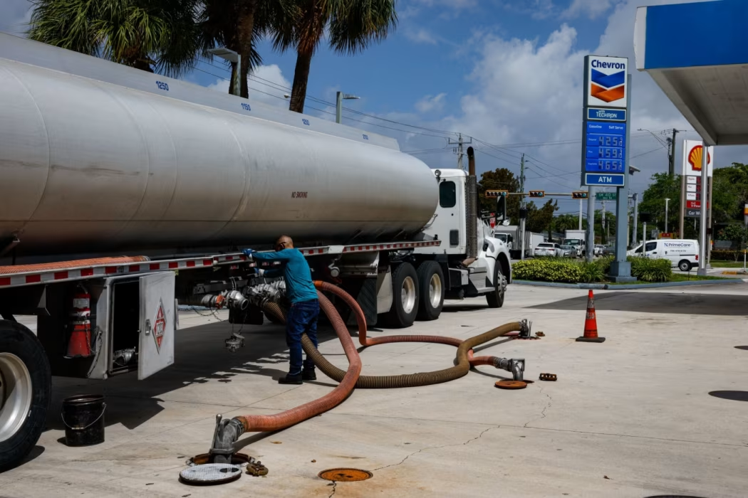 彭博： 美国调查特朗普政策转变前可疑石油交易