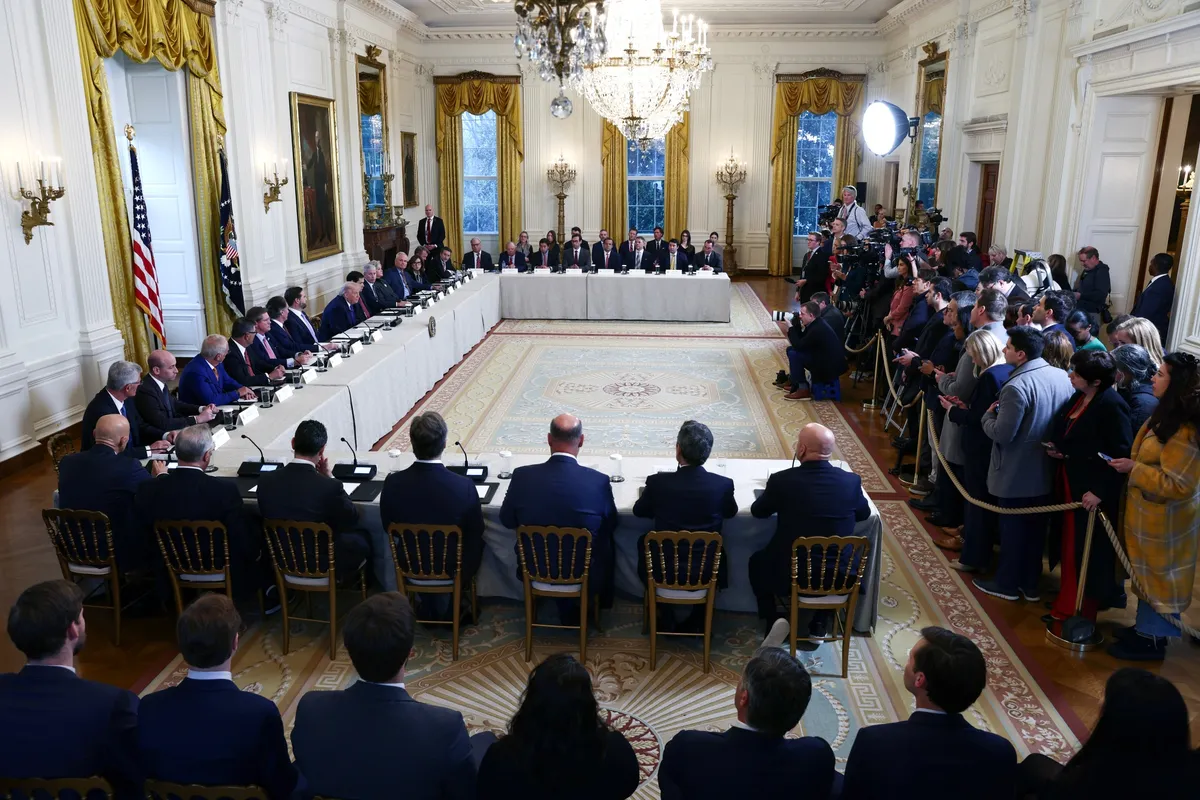 彭博： 在长期回避政治之后大宗商品交易商向特朗普示好