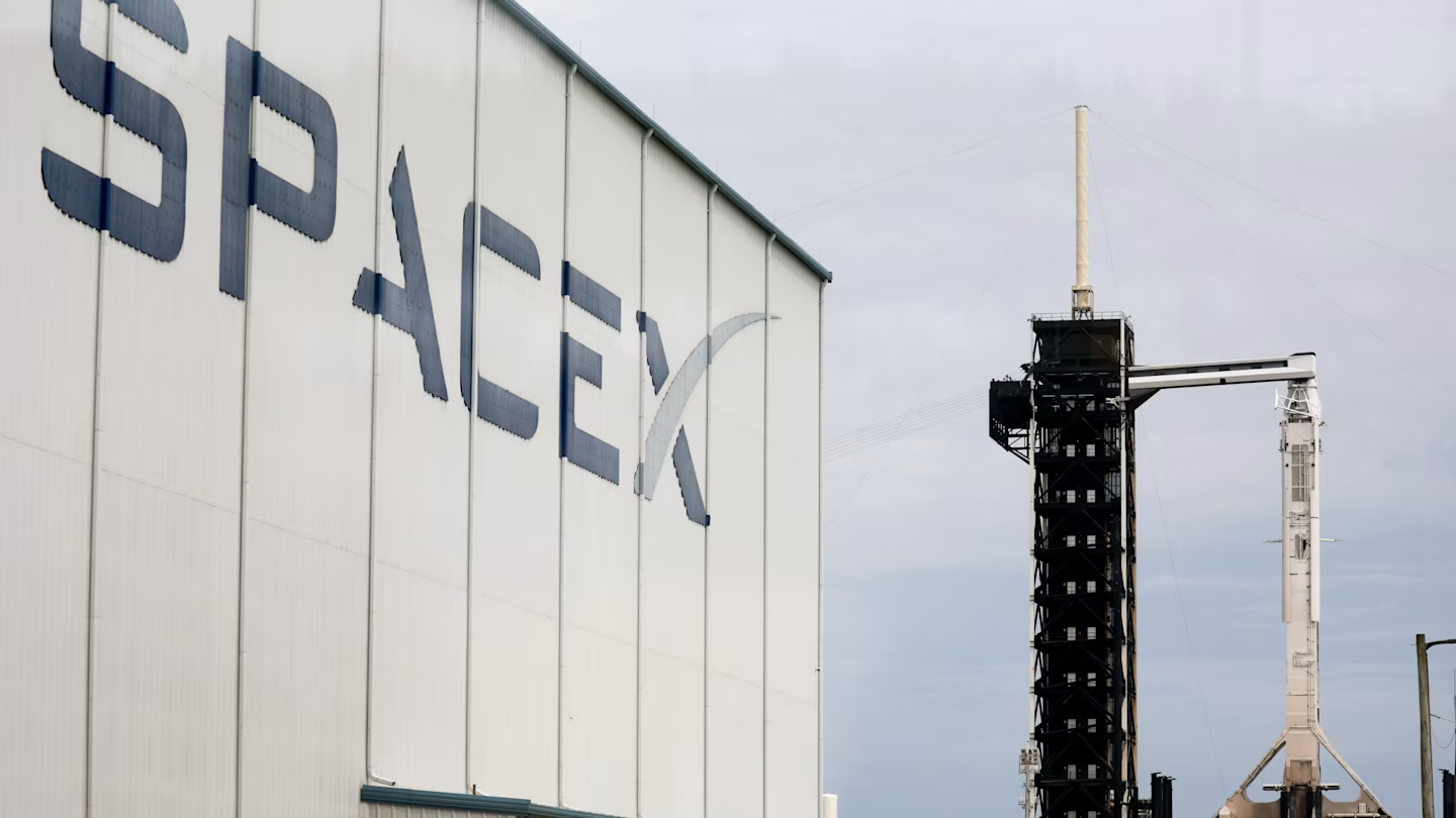 金融时报： SpaceX市值蒸发4000亿美元首次亮相涨势逆转